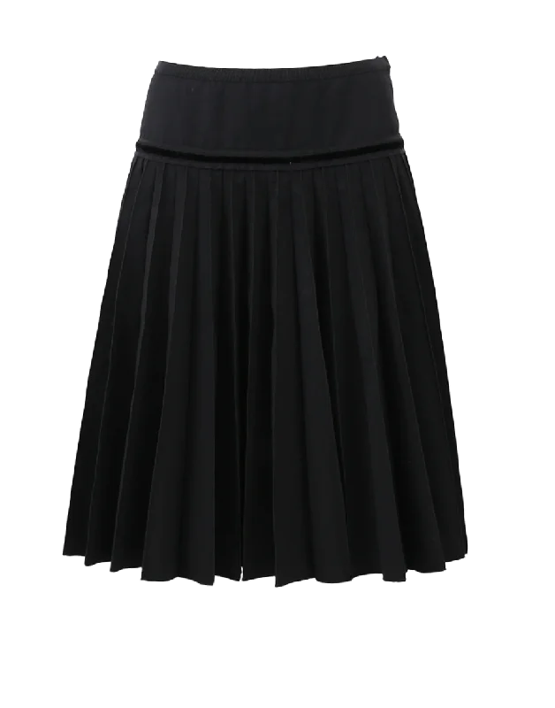 Stretch skirts for curvy figure flattery -Pleated Wool Skirt