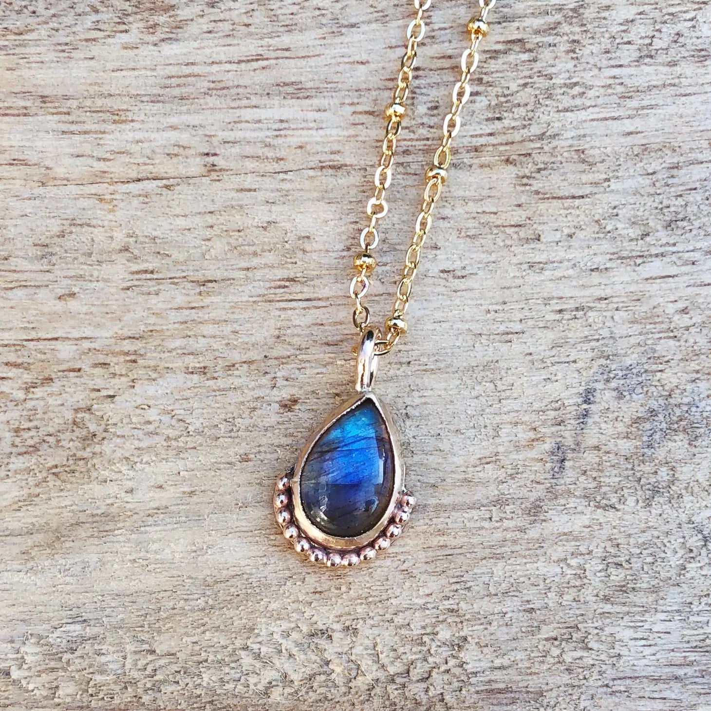 Beautiful necklaces and pendants with natural stones for an earthy, organic vibe-Labradorite Filigree Necklace